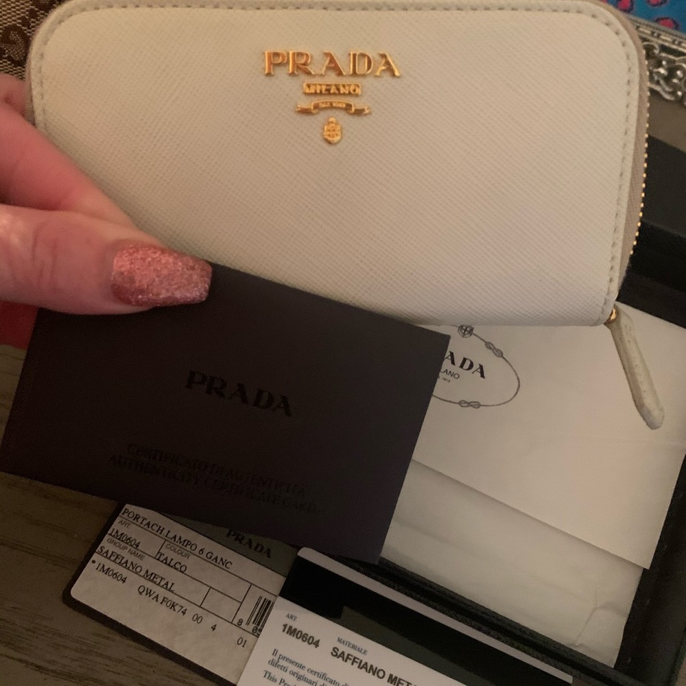 PRADA key Case - Picture 7 of 8